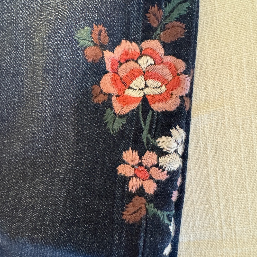 Express- Mid Rise Jean Legging - Picture 4 of 6